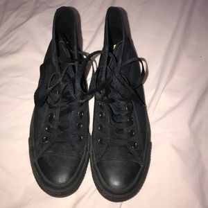 Men’s black converse